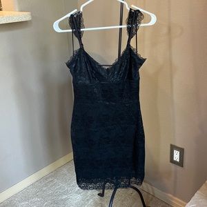 Little Black Lace, Guess dress